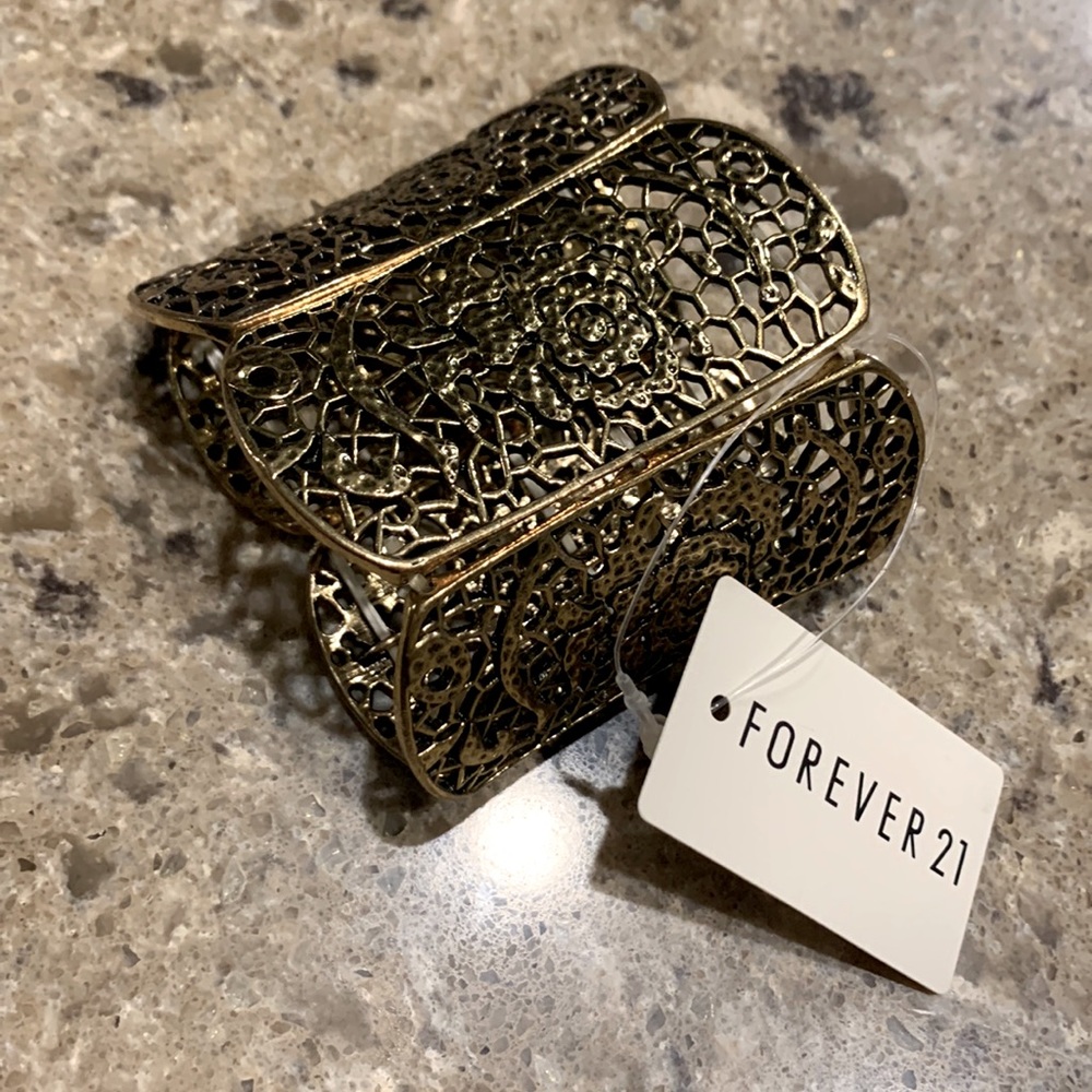 Vintage inspired Cuff bracelet NWT